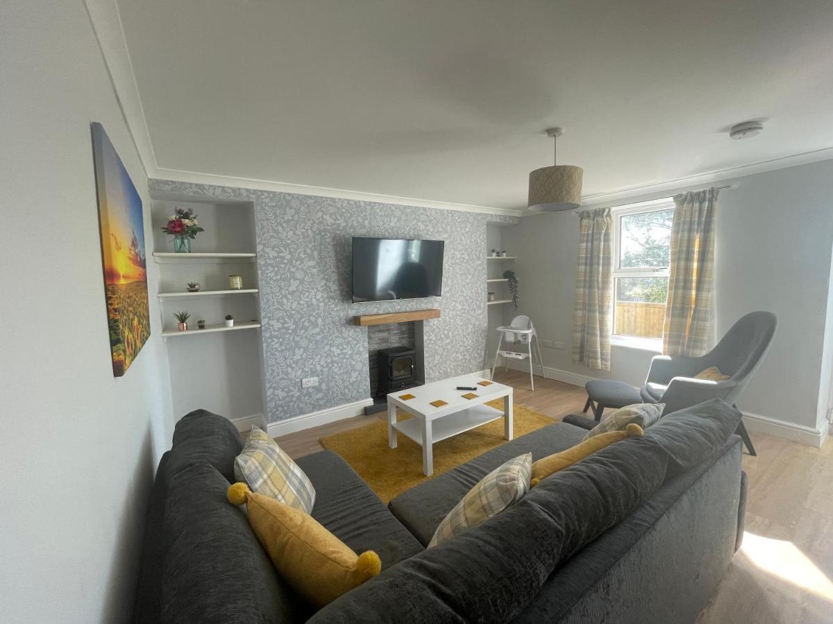 Immaculate One Bedroom Home With Private Parking Swansea Exteriör bild