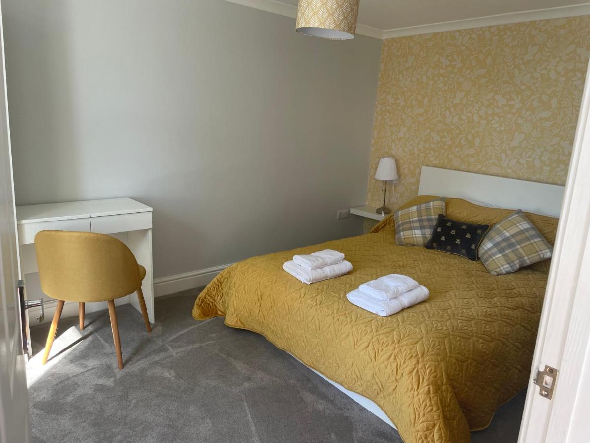 Immaculate One Bedroom Home With Private Parking Swansea Exteriör bild